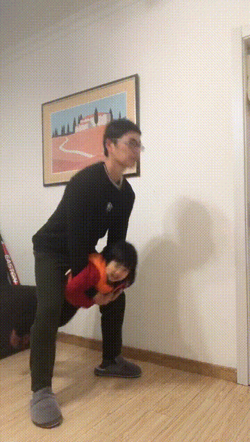 抱娃摇摆